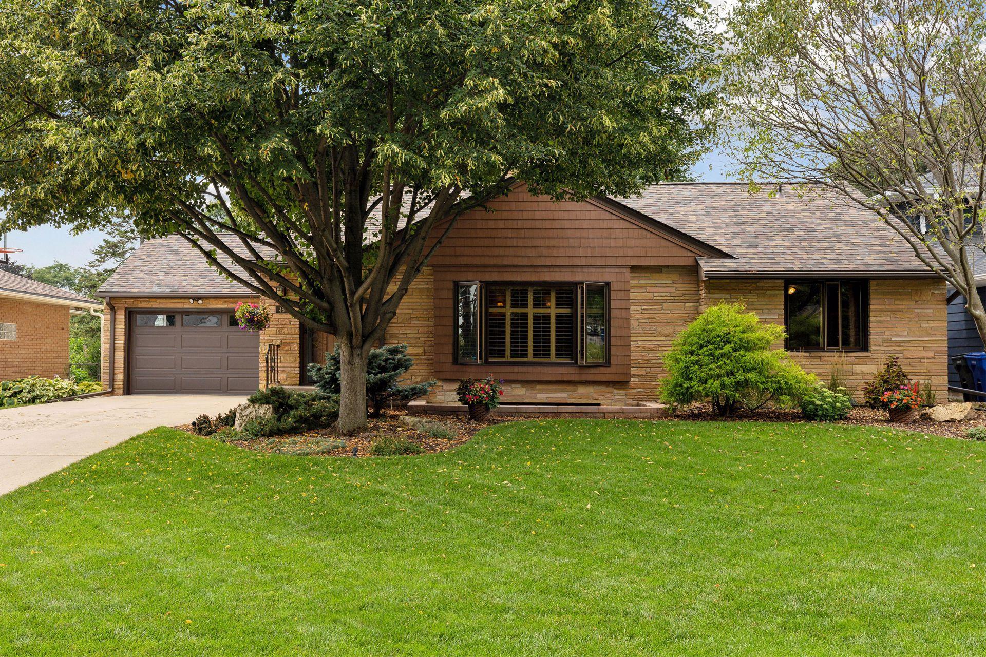 Hilltop Ln, Saint Paul, MN 55116