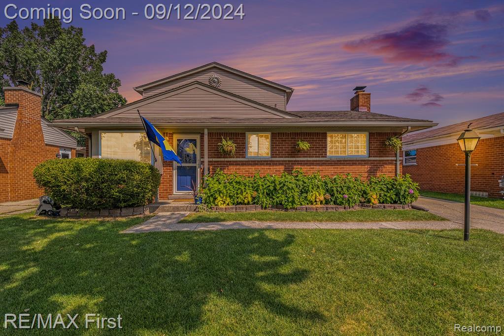 Kenilworth Pl, Clawson, MI 48017