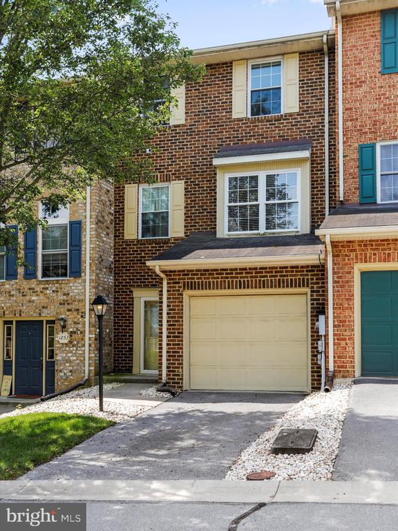 Lindsay Ln, Hagerstown, MD 21742