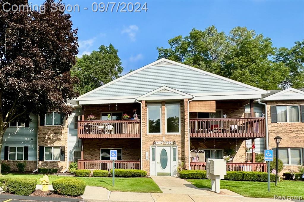 Shoemaker Dr, Westland, MI 48185