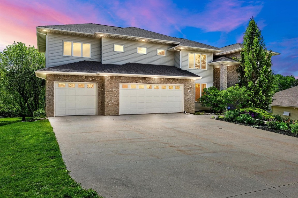Knowling Dr, Coralville, IA 52241