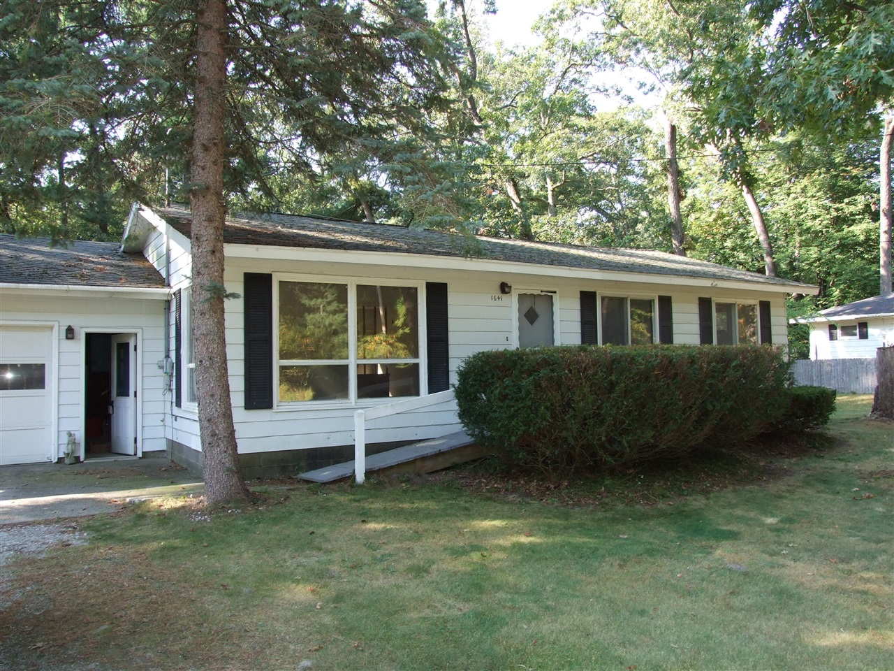 Lakewood Rd, Whitehall, MI 49461