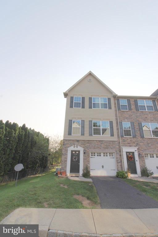 Brookstone Pl, Hellertown, PA 18055