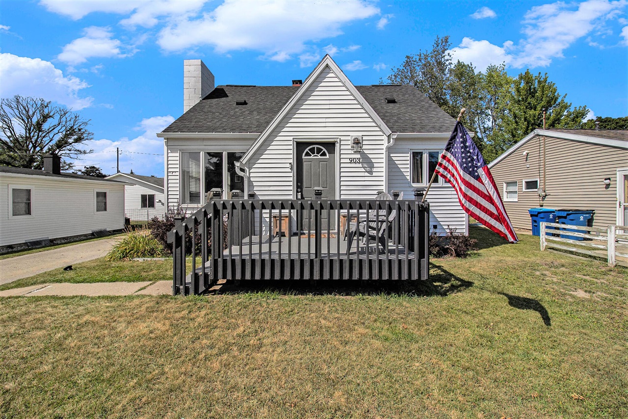 Lawndale St, Ludington, MI 49431