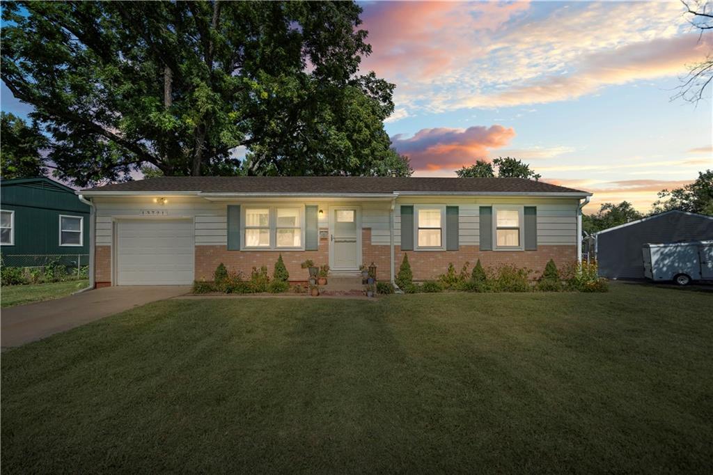 11th Ter, Grandview, MO 64030