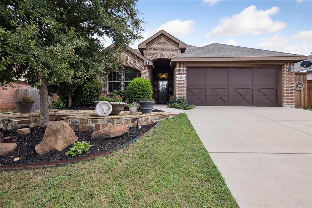 Winter Springs Dr, Fort Worth, TX 76123