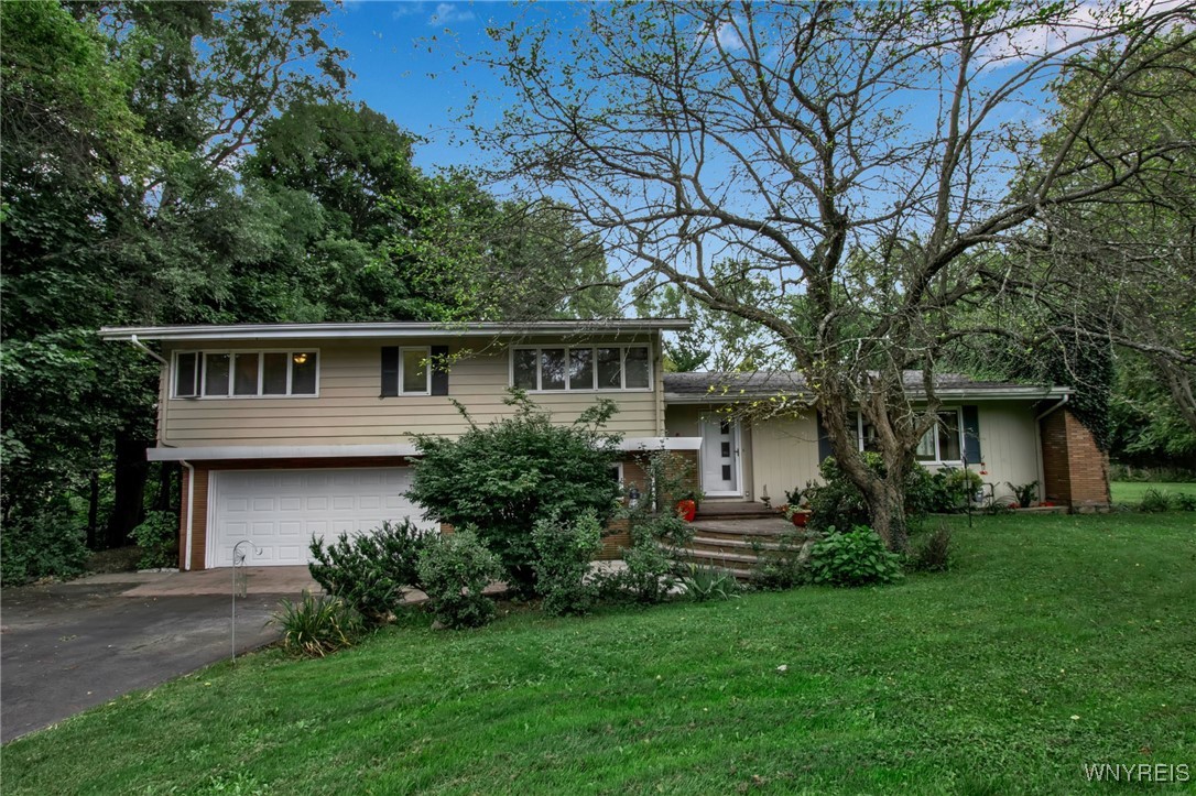 Oak Orchard St, Medina, NY 14103