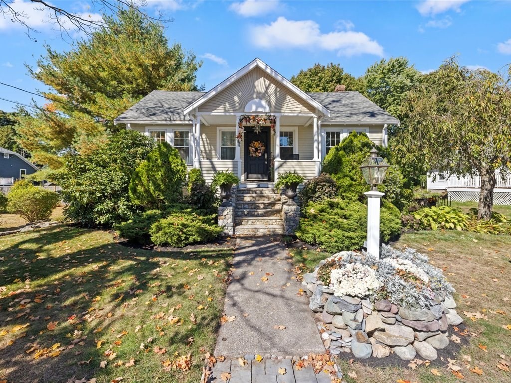 Blossom St, Rockland, MA 02370