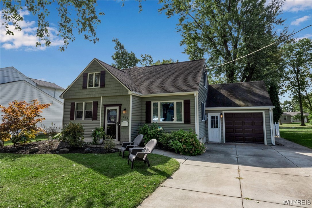 Oxbow Ln, Lewiston, NY 14092