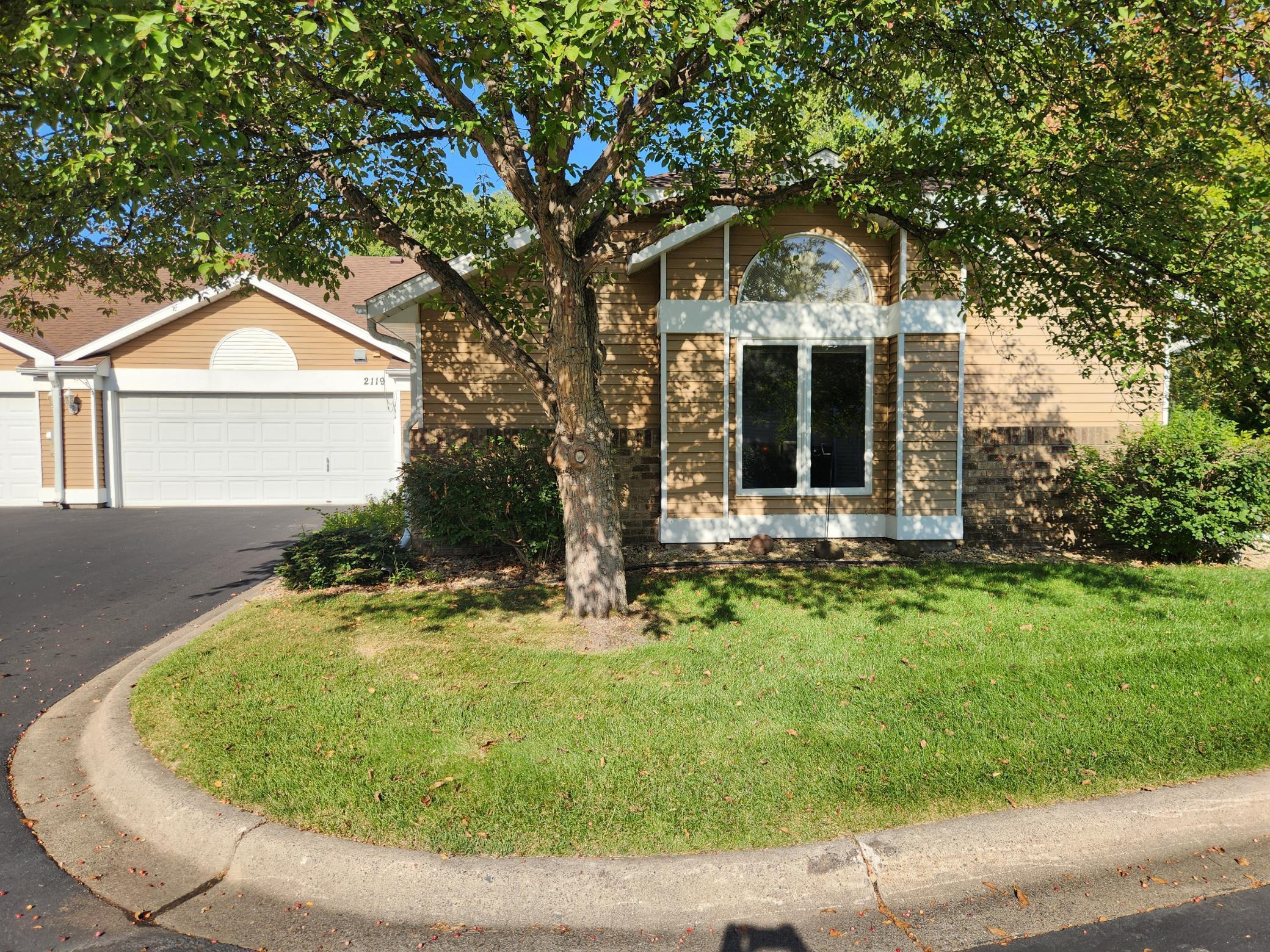 Glenhaven Ln, Minneapolis, MN 55443