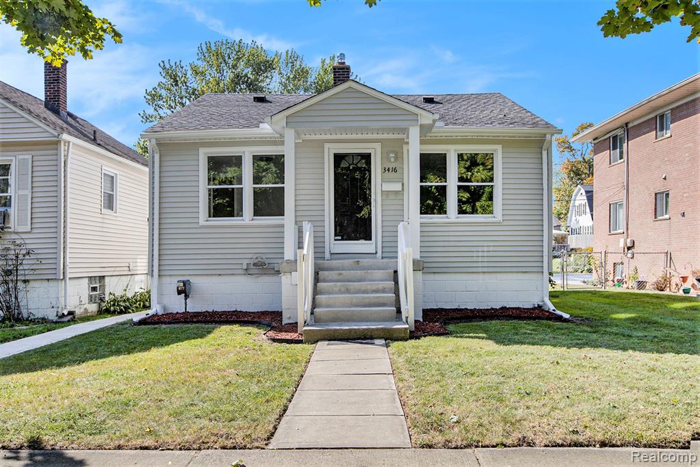 Elizabeth Dr, Trenton, MI 48183