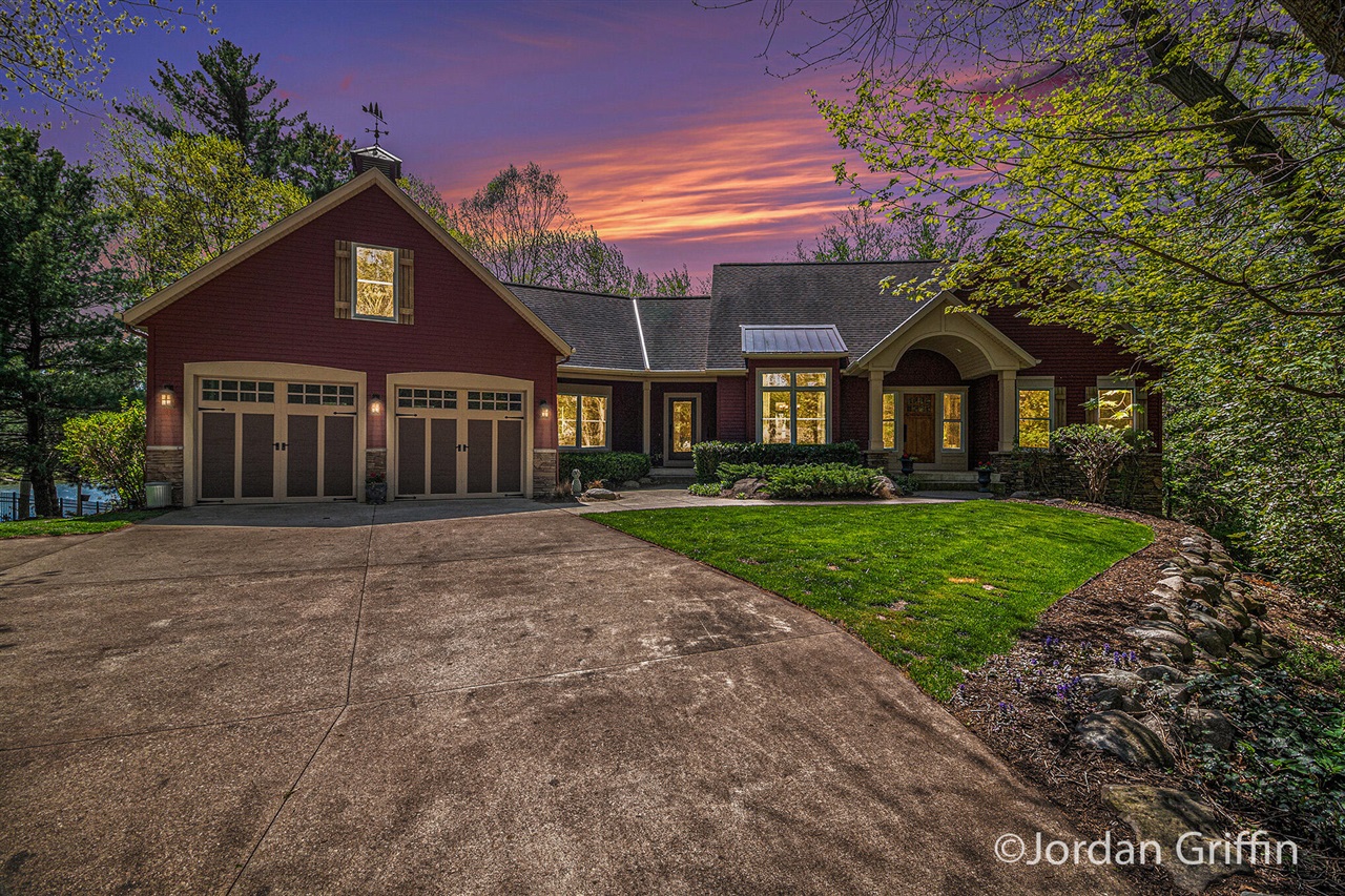 Leonard St, Coopersville, MI 49404