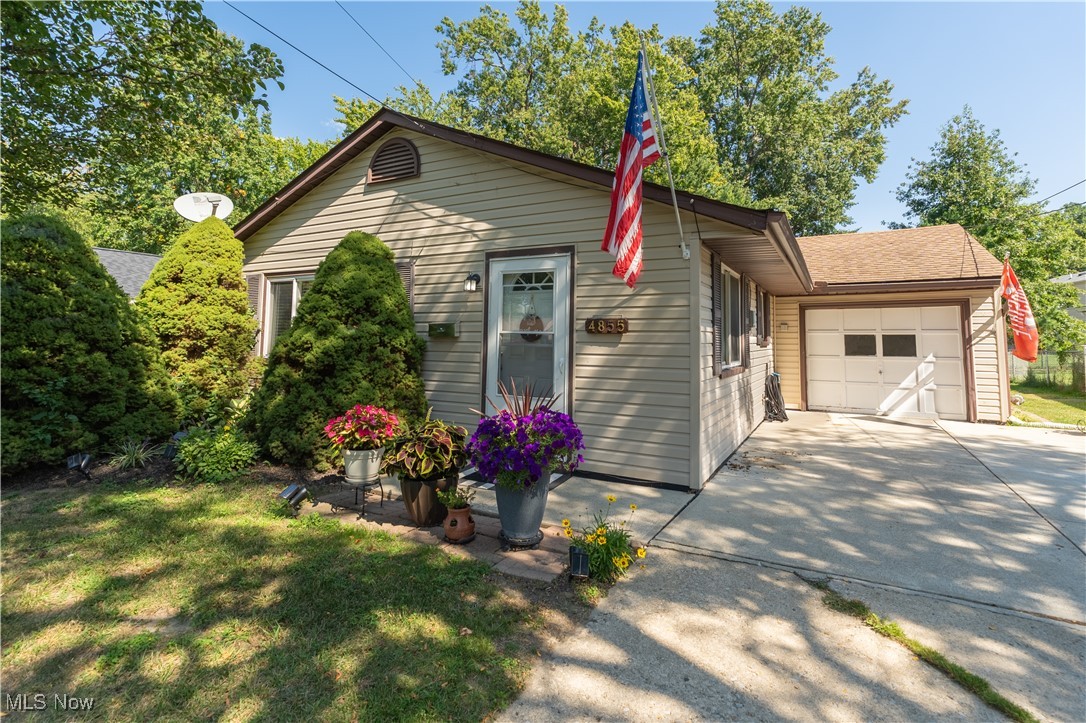 Robinwood Dr, Mentor, OH 44060