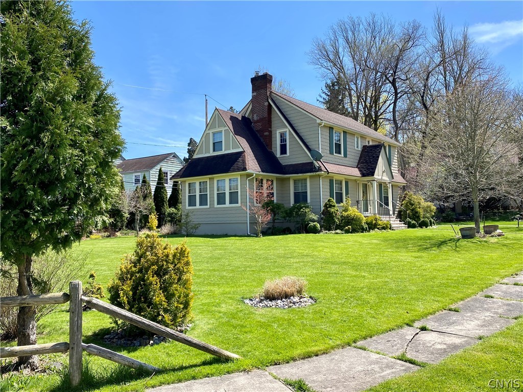 Deforest Rd, Syracuse, NY 13214