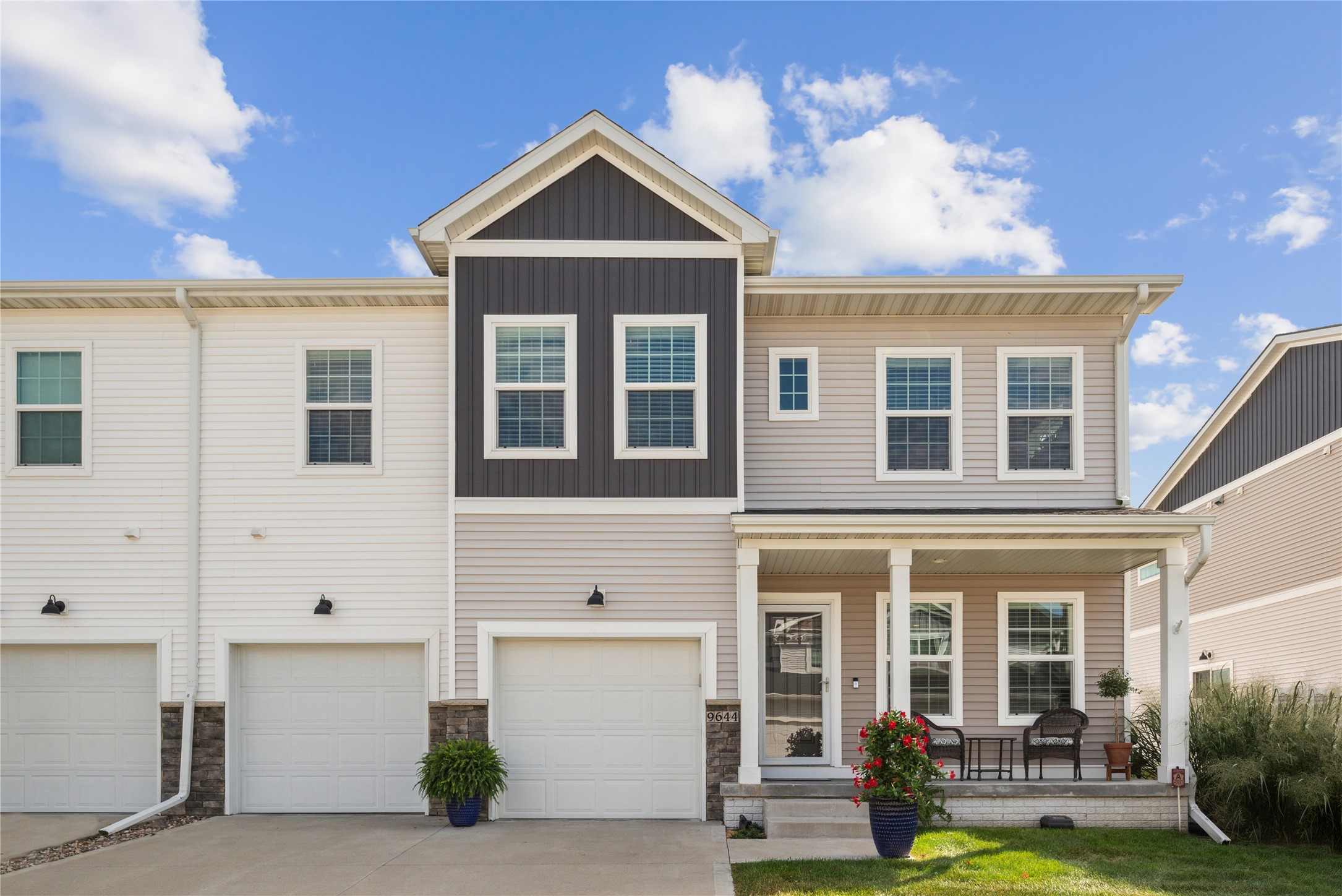 Crowning Dr, West Des Moines, IA 50266