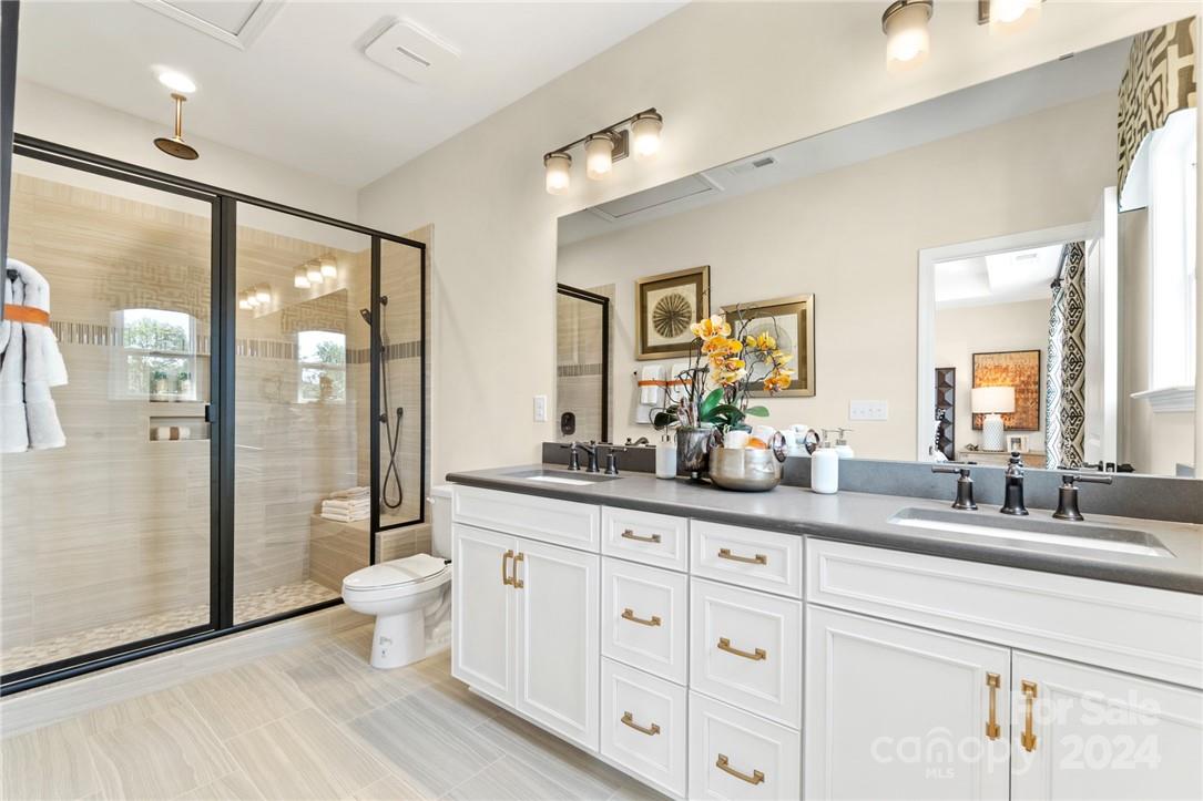 Oak Landing Dr, Charlotte, NC 28205