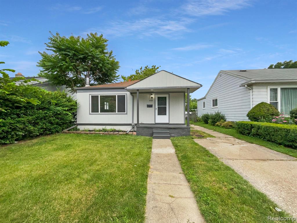 Schroeder Ave, Eastpointe, MI 48021