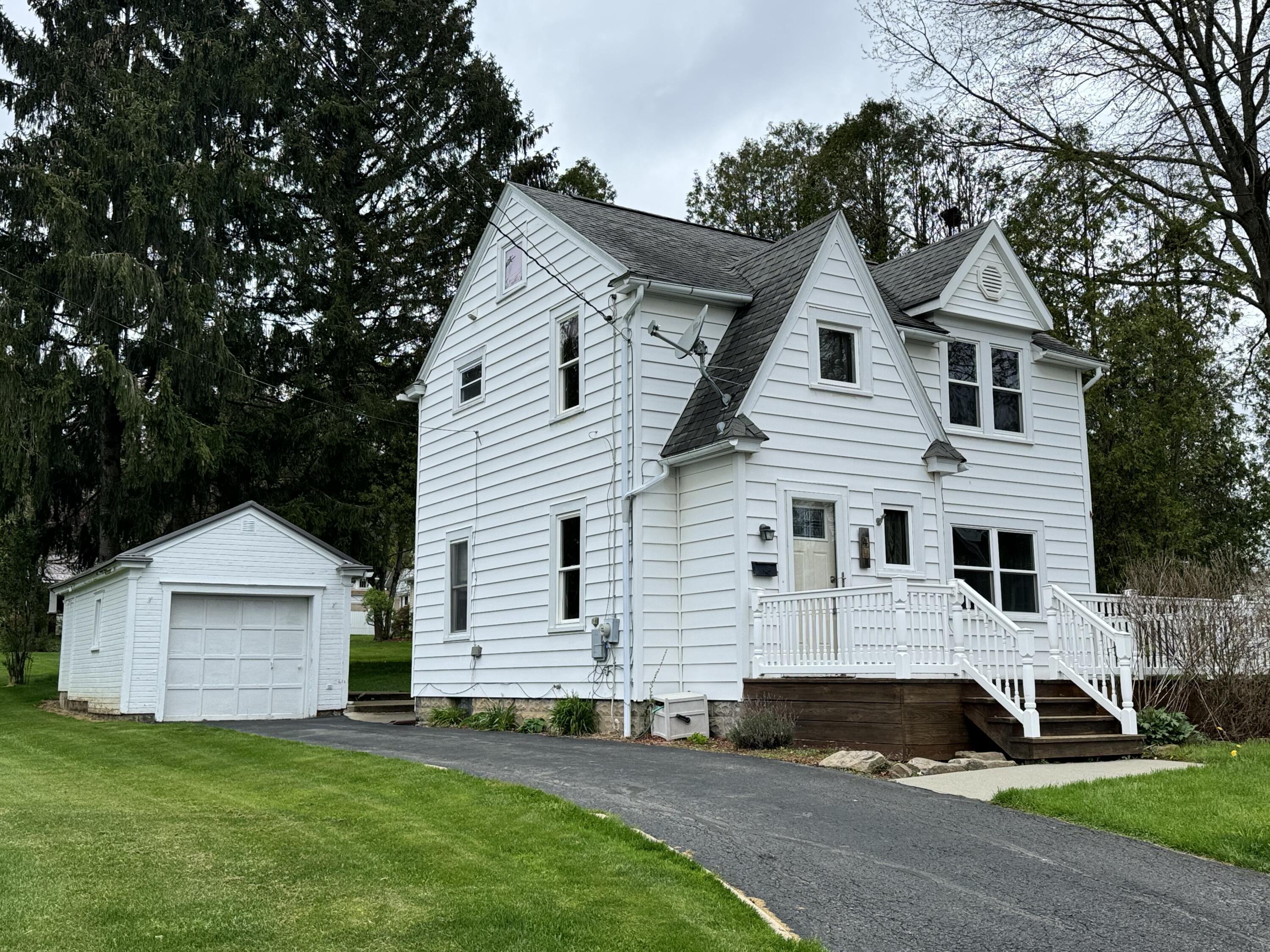 Oak St, Brookville, PA 15825