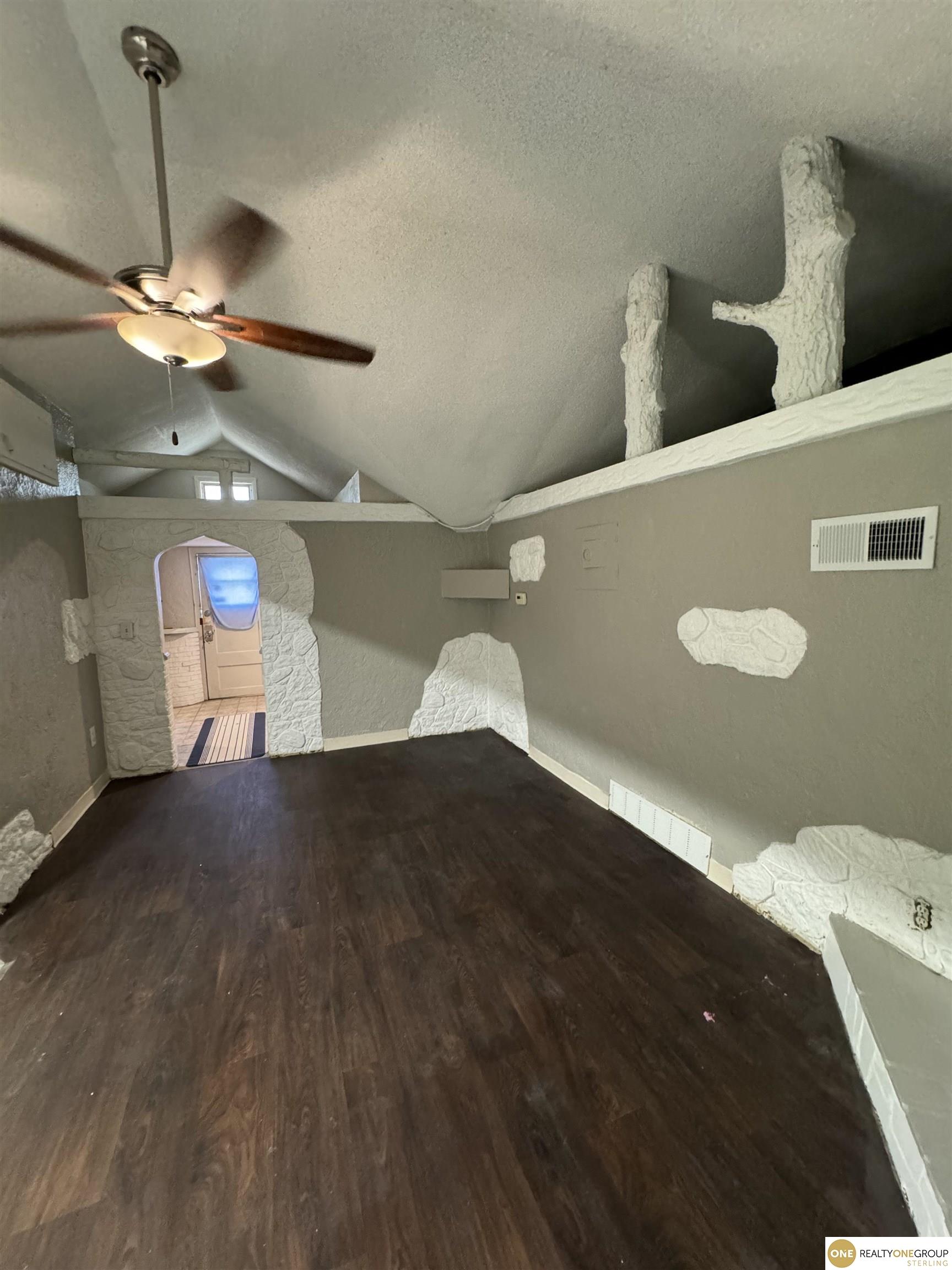 61st St, Omaha, NE 68104