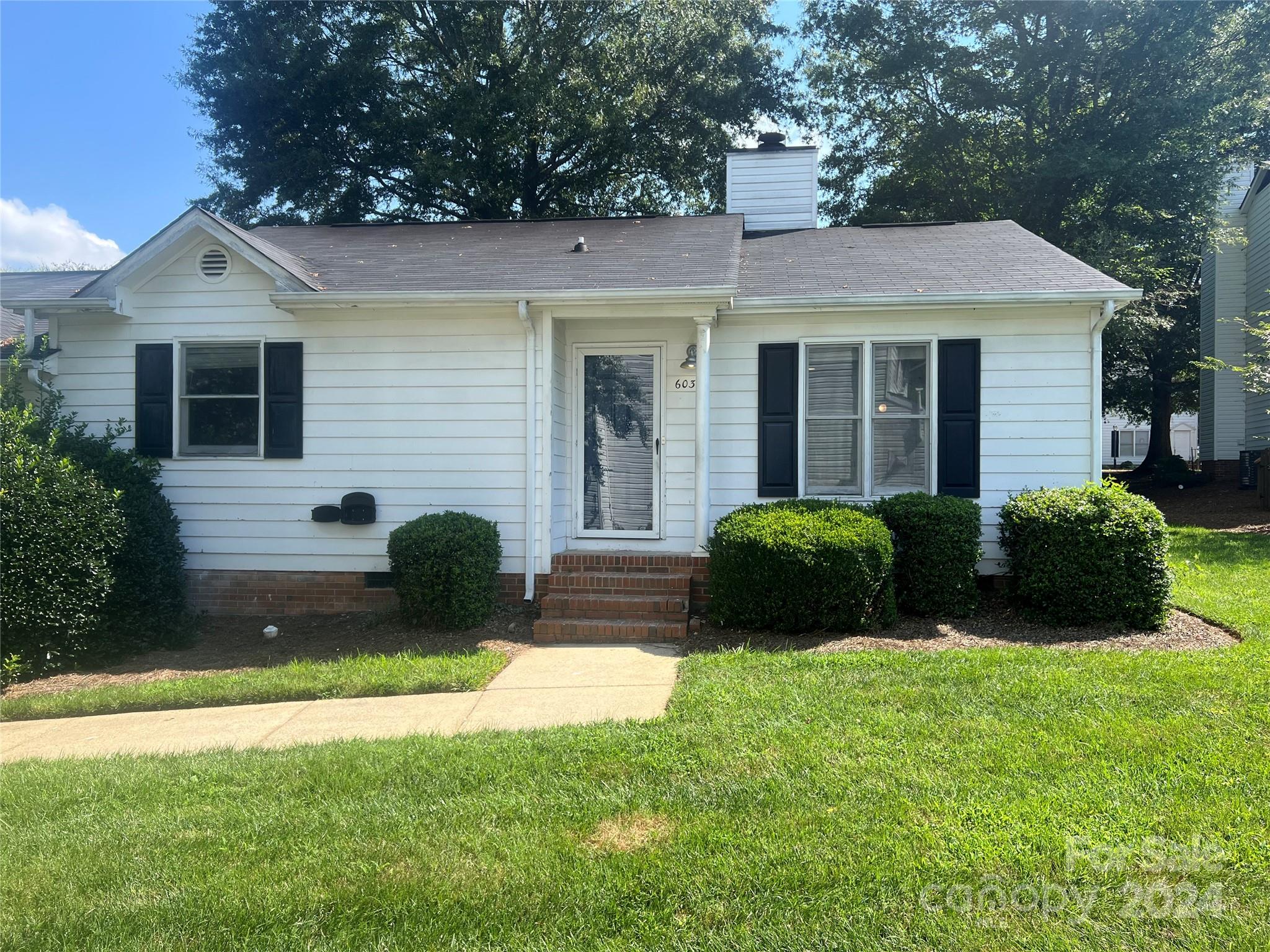 Crape Myrtle Ln, Charlotte, NC 28216