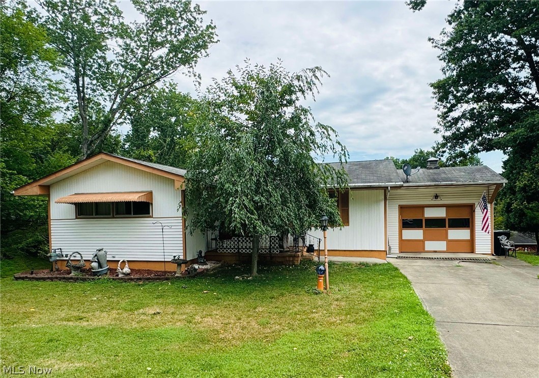 Geneva Dr, Zanesville, OH 43701