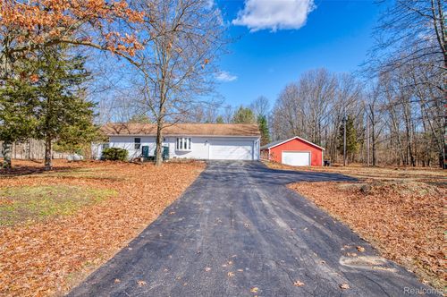 19876 Doyle Rd, Gregory, MI, 48137-9717 | Card Image