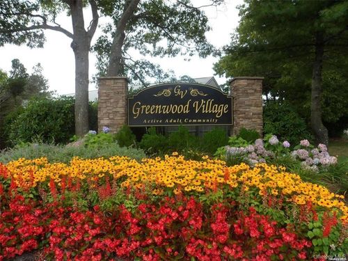 11 Willow Ct, Manorville, NY, 11949-3107 | Card Image