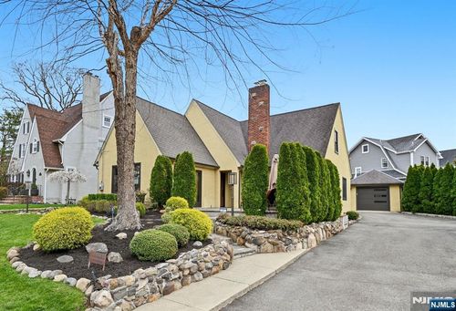 11 Ashton Pl, Glen Rock, NJ, 07452-1303 | Card Image