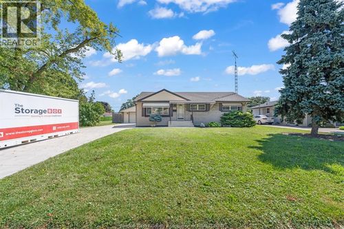 3302 Woodlawn Ave, Windsor, ON, N8W2J3 | Card Image