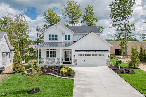 562 Magnolia Ct, Mayfield, OH, 44143-2308 | Card Image