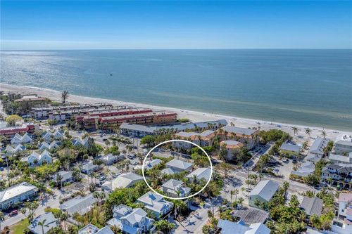 6405 Gulf Dr, HOLMES BEACH, FL, 34217-1622 | Card Image