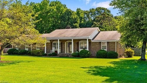 5409 Forest Oaks Dr, Greensboro, NC, 27406-8317 | Card Image