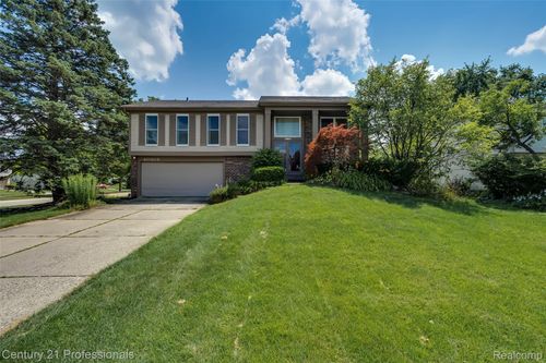 40309 Franklin Mill St, Novi, MI, 48375-3610 | Card Image