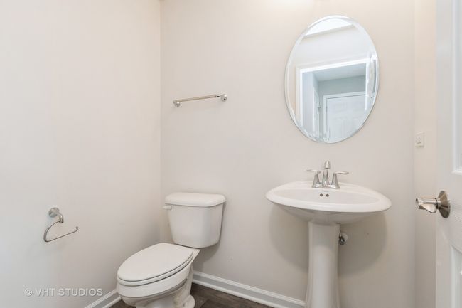 704R Oak Hollow Rd, Home with 3 bedrooms, 3 bathrooms and 2 parking in Crystal Lake IL | Image 6