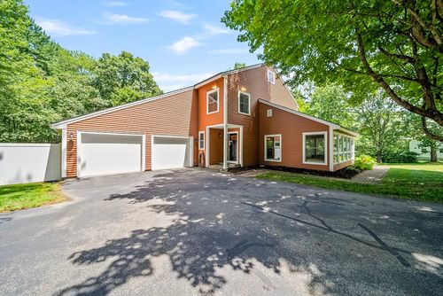 7 Moulton Dr, Londonderry, NH, 03053-4061 | Card Image