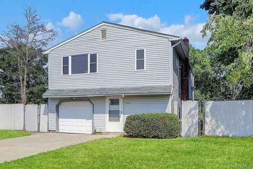 101 Miller Ave, Central Islip, NY, 11722-1501 | Card Image