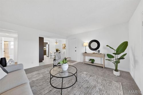 1832-1832 Gascony Parc Dr, Lake St Louis, MO, 63367-1132 | Card Image