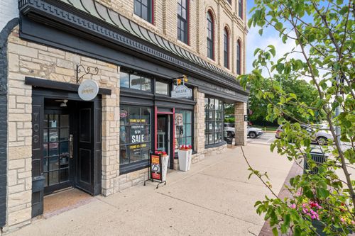707 W Main St, Lake Geneva, WI, 53147-1823 | Card Image