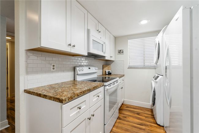 APT-205 - 6175 S Mirror Lake Dr, House attached with 2 bedrooms, 2 bathrooms and null parking in Sebastian FL | Image 9