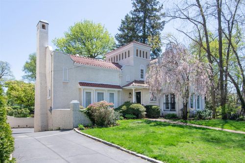 228 Hudson St, Pelham, NY, 10803-3104 | Card Image