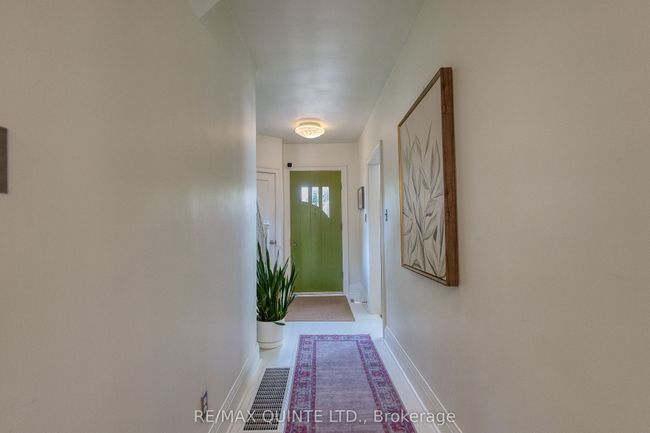 291 Dufferin Ave, House other with 2 bedrooms, 2 bathrooms and 8 parking in Belleville ON | Image 7