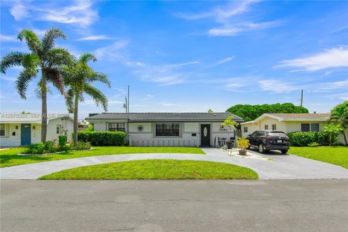7690 Nw 16th Ct, Pembroke Pines, FL, 33024-5246 | Card Image