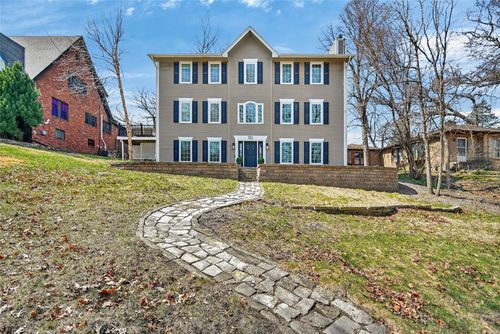 724 50th St, Des Moines, IA, 50312-1810 | Card Image