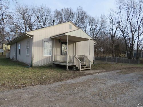 411 W Lake St, Mc Louth, KS, 66054-5304 | Card Image