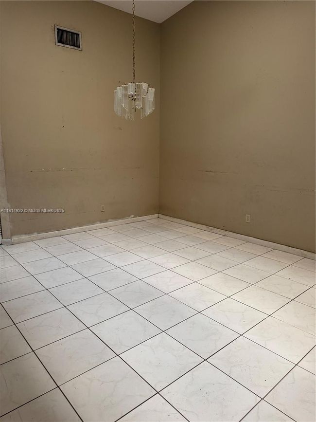 3313 Inverrary Blvd W, Townhouse with 3 bedrooms, 2 bathrooms and null parking in Lauderhill FL | Image 11