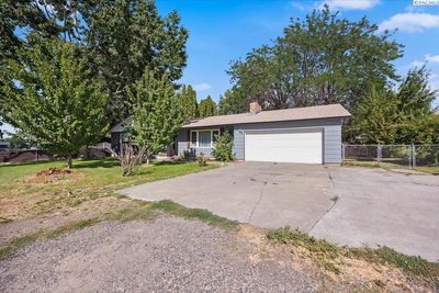 1016 Sadie, Home with 3 bedrooms, 2 bathrooms and null parking in Prosser WA | Image 2