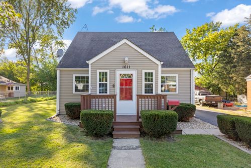 1611 N Raynor Ave, Crest Hill, IL, 60403-2323 | Card Image