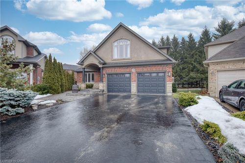 58 Tulip St, Grimsby, ON, L3M0B8 | Card Image