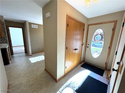 211 Golf Drive, Condo with 2 bedrooms, 2 bathrooms and null parking in Cortland OH | Image 3