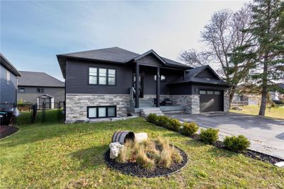 30 Lakeshore Rd, House other with 4 bedrooms, 3 bathrooms and 4 parking in Wasaga Beach ON | Image 2